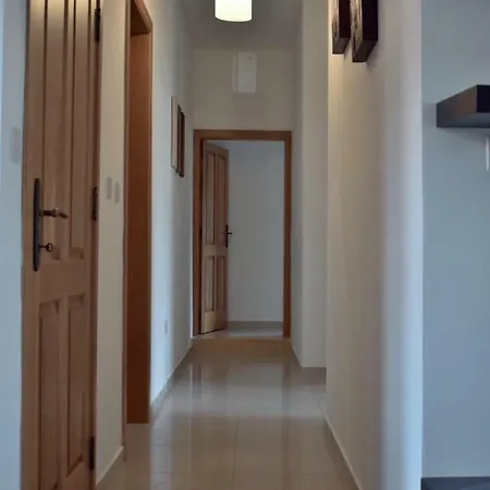 Martina's 3 Bedroom Διαμέρισμα *